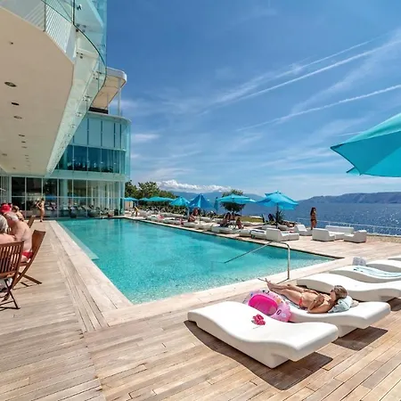 Amazing In With Outdoor Swimming Pool, Sauna And Swimming Pool Апартаменты *