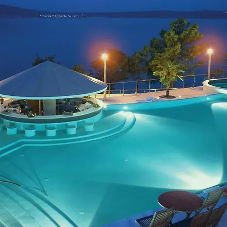 Amazing In With Outdoor Swimming Pool, Sauna And Swimming Pool Апартаменты *