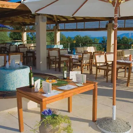 Amazing In With Outdoor Swimming Pool, Sauna And Swimming Pool Апартаменты *