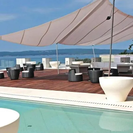Amazing In With Outdoor Swimming Pool, Sauna And Swimming Pool Апартаменты